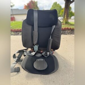WAYB Pico Portable Car Seat + Bag | Travel Friendly | $400 (Retail $449)